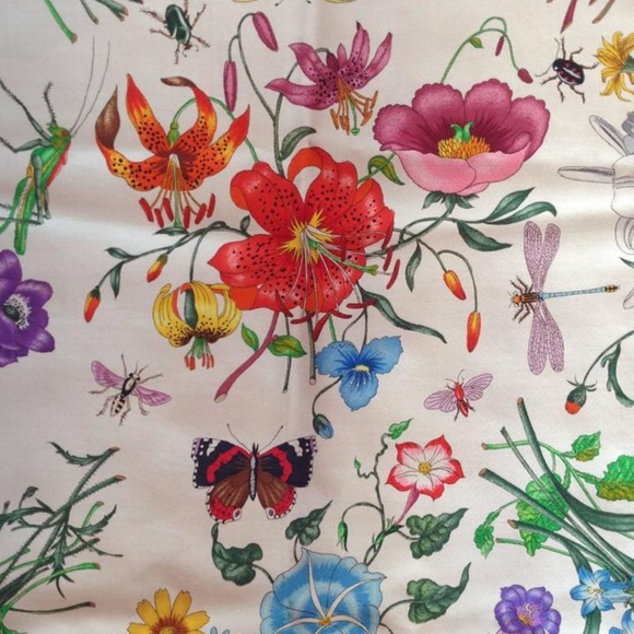 Vintage Gucci Flora Scarf 1966 Silk Flowers Decorations Dark Blue Frame - Picture 11 of 13